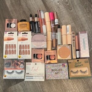 Revolution MYSTERY MAKEUP BUNDLE